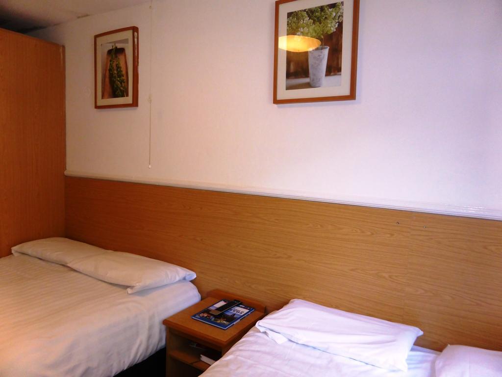 Old Vicarage Hotel Leeds  Room photo