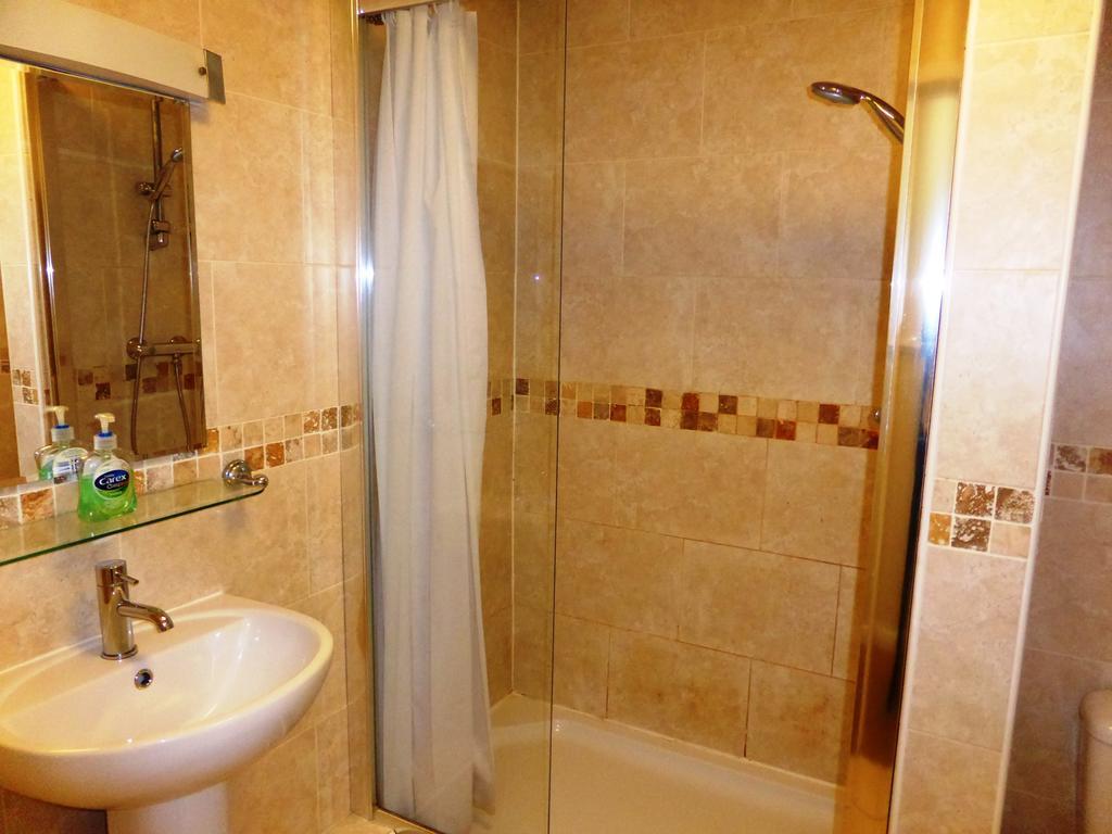 Old Vicarage Hotel Leeds  Room photo