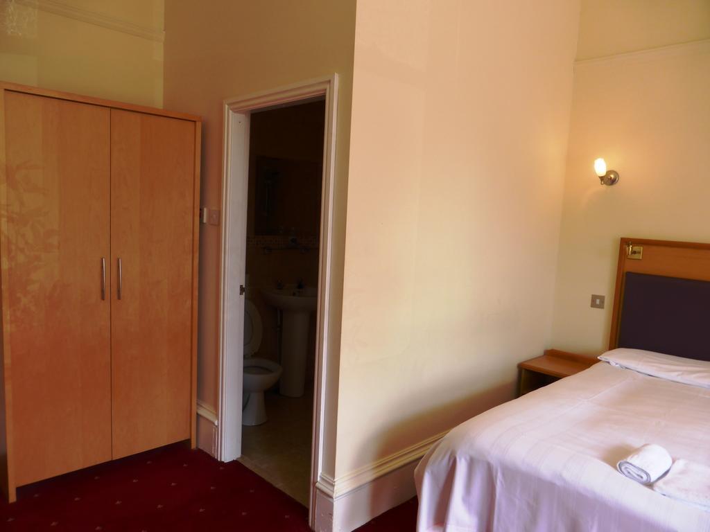 Old Vicarage Hotel Leeds  Room photo