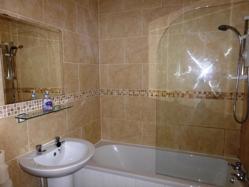 Old Vicarage Hotel Leeds  Room photo